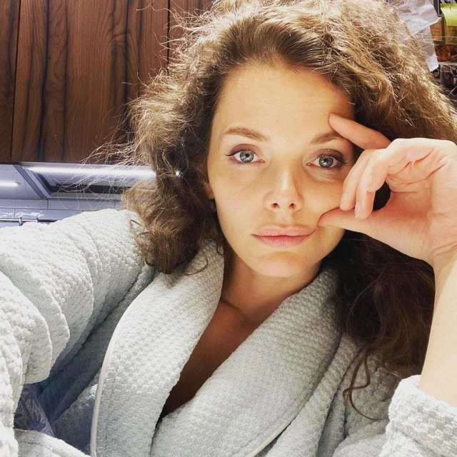 Єлизавета Боярська - актриса, благодійниця та вічна донька Д'Артаньяна (15 фото) – фото 8