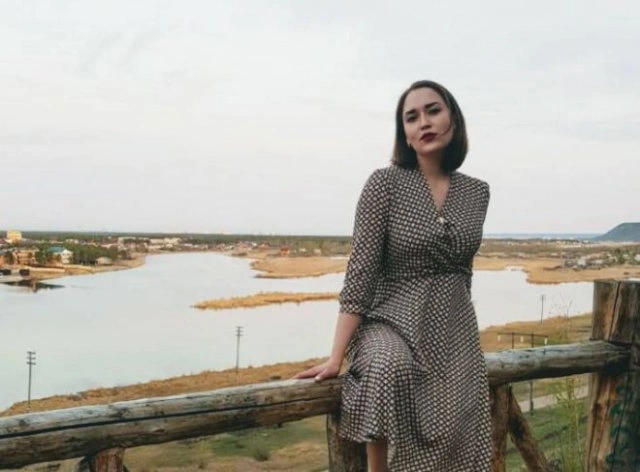 Ірина Високих: чиновниця, яку якутський депутат звинуватив у занадто глибокому декольте (12 фото)