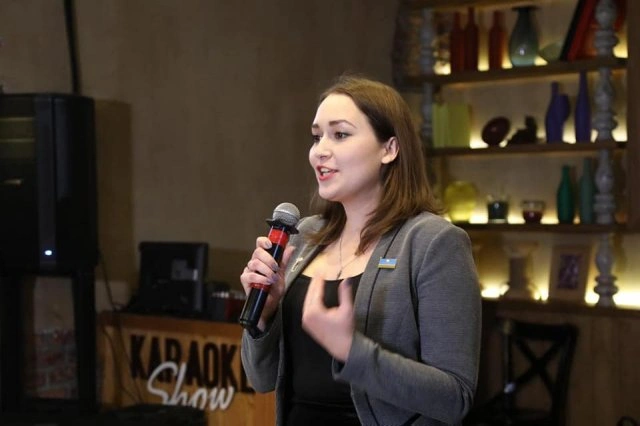 Ірина Високих: чиновниця, яку якутський депутат звинуватив у занадто глибокому декольте (12 фото)