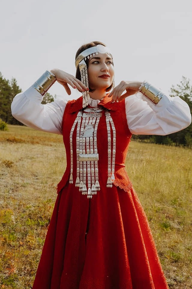 Ірина Високих: чиновниця, яку якутський депутат звинуватив у занадто глибокому декольте (12 фото)