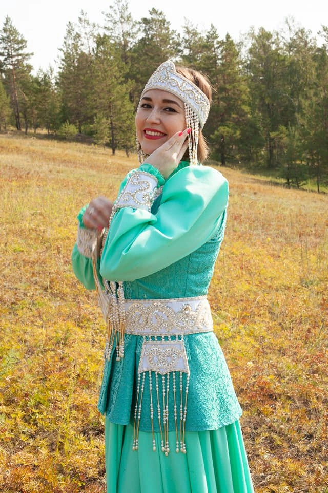 Ірина Високих: чиновниця, яку якутський депутат звинуватив у занадто глибокому декольте (12 фото)