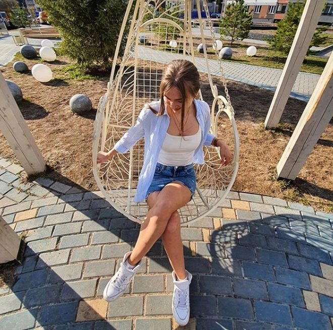 Алена Кулакова, член збірної зі спортивної акробатики, вагітна і продає місця хрещених батьків за iPhone (16 фото) – фото 4