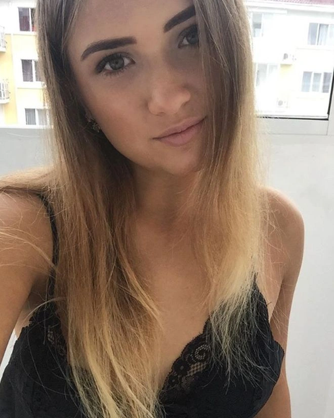 Алена Кулакова, член збірної зі спортивної акробатики, вагітна і продає місця хрещених батьків за iPhone (16 фото) – фото 6