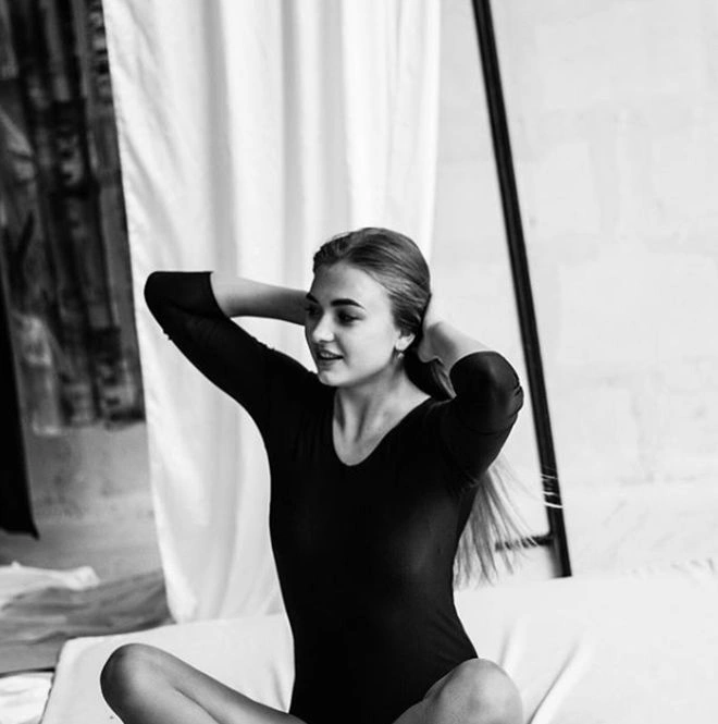 Алена Кулакова, член збірної зі спортивної акробатики, вагітна і продає місця хрещених батьків за iPhone (16 фото) – фото 14