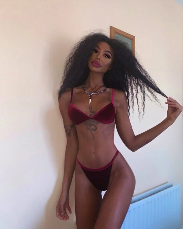 Ганна Тіттензор - 23-річна ірландка, яка завжди мріяла стати темношкірою (15 фото) – фото 7