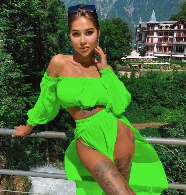 Сукні з високими розрізами. Частина 8 (20 фото) – фото 18