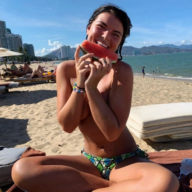 Бет Спідбі: касирка, яка збагатіла, продаючи інтимні фотографії (15 зображень) – фото 11