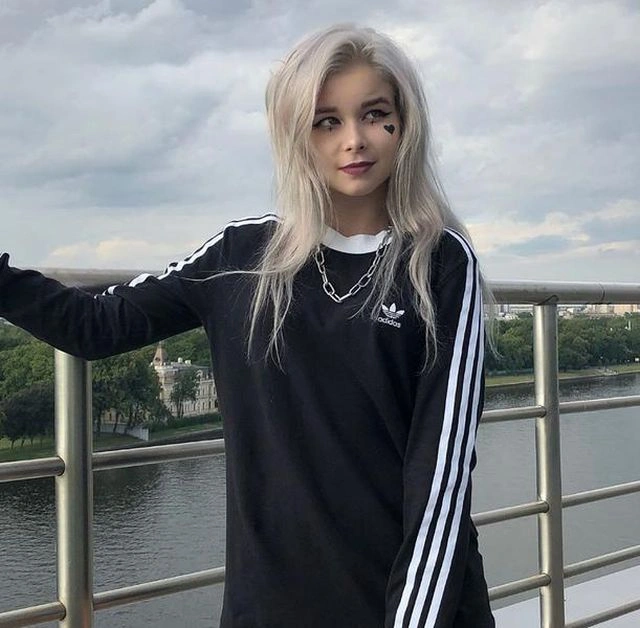 Донька колишнього воротаря "Зеніту" В'ячеслава Малафєєва підозрюється в торгівлі наркотиками (16 фото) – фото 14