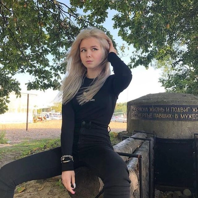 Донька колишнього воротаря "Зеніту" В'ячеслава Малафєєва підозрюється в торгівлі наркотиками (16 фото) – фото 15