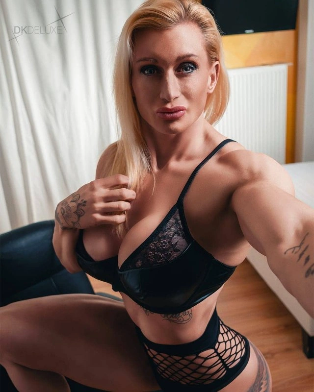 Палка та могутня: Марина Путцигер - німецька модель Instagram та бодібілдер (15 фото) – фото 6