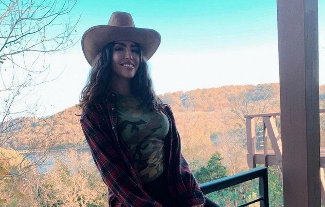Модель Playboy Лора Драммис вижила після торнадо (17 фото)