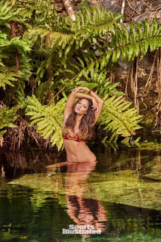 Модель і боєць муай тай Мія Кан знялася для журналу Sports Illustrated (11 фото) – фото 5