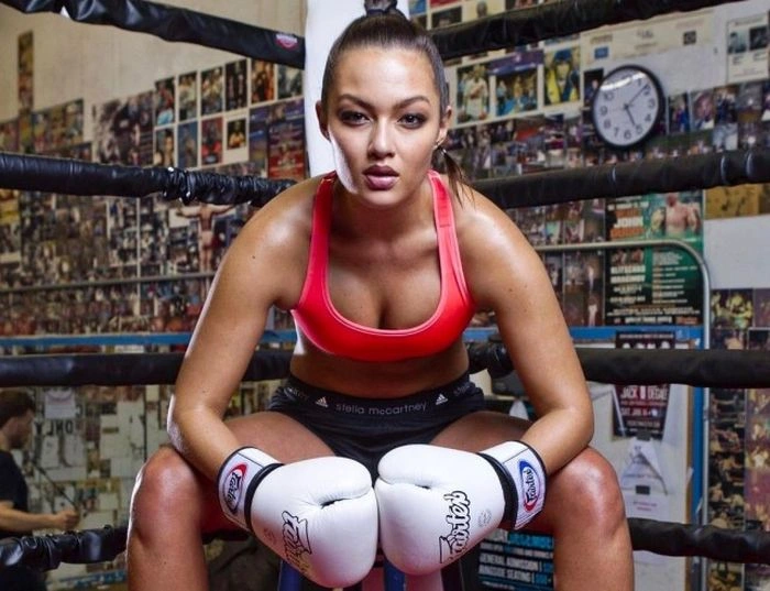 Модель і боєць муай тай Мія Кан знялася для журналу Sports Illustrated (11 фото) – фото 10