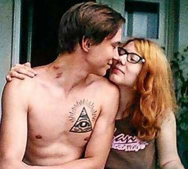 Білгородець заробляє на продажу сігнов з грудей вагітної дружини (3 фото) – фото 1