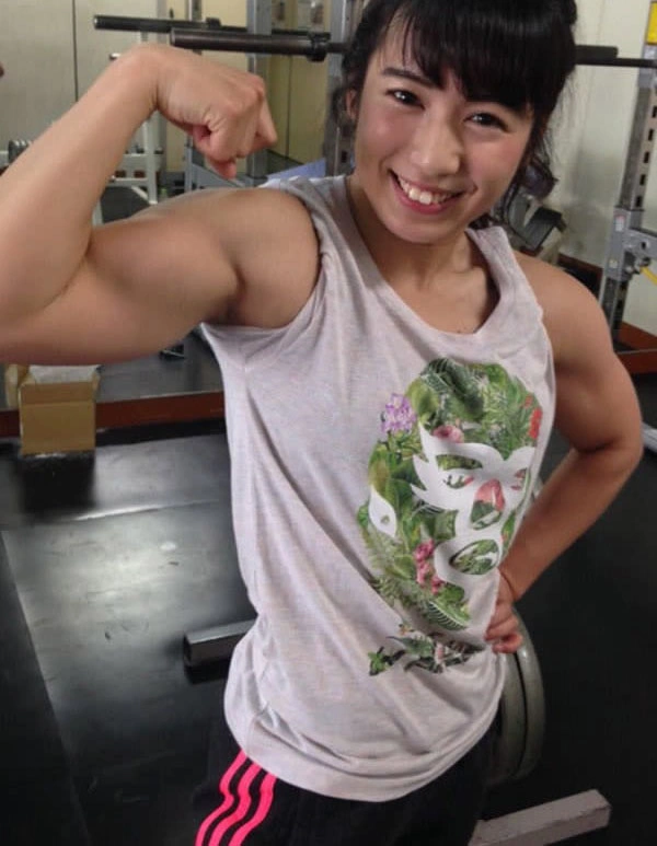 Миленька бодібілдерка з Японії (18 фото) – фото 13