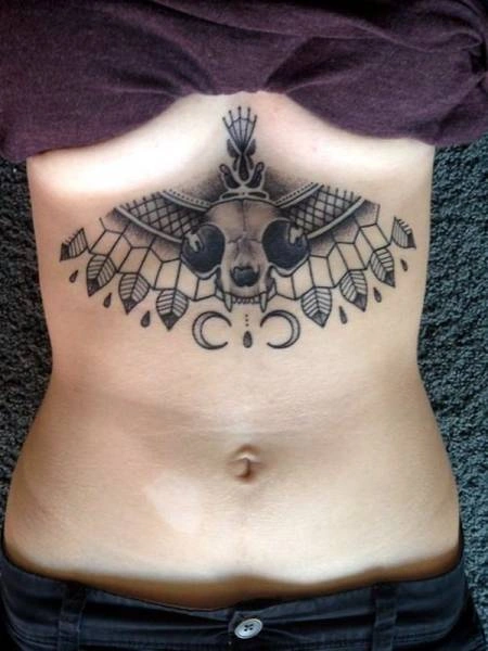 Татуювання під жіночими грудьми (29 фото) – фото 3