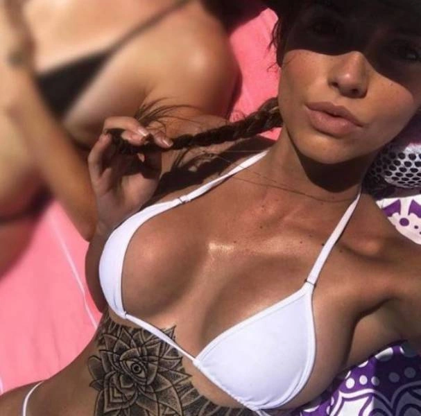 Татуювання під жіночими грудьми (29 фото) – фото 22