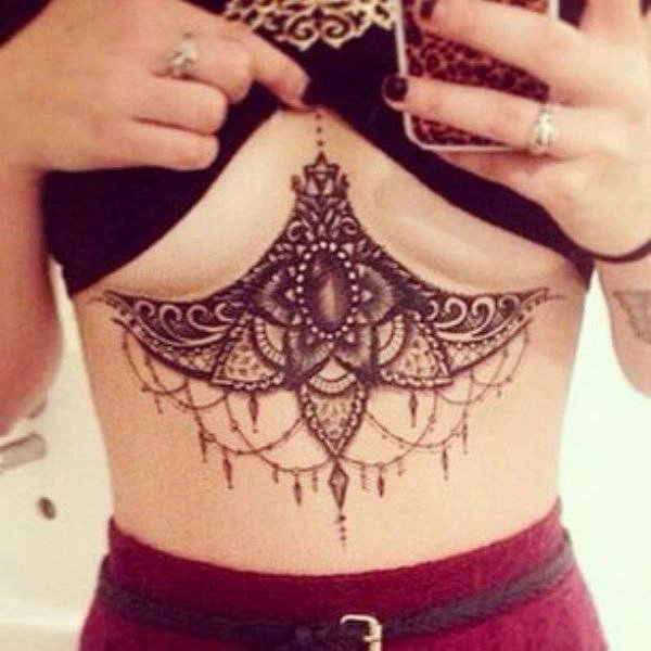 Татуювання під жіночими грудьми (29 фото) – фото 28