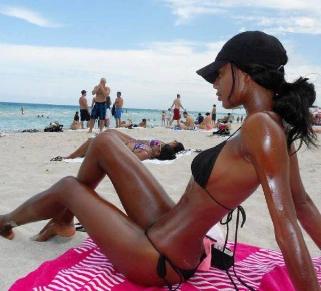 Літні дівчата в купальниках (58 фото) – фото 45