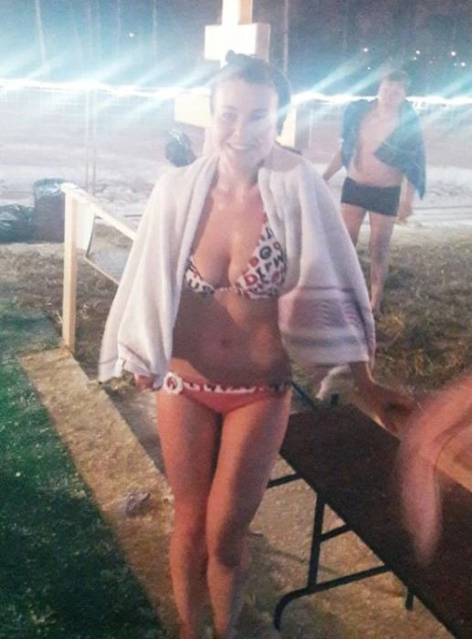 Хрещенське купання православних красунь (39 фото) – фото 15