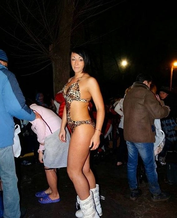 Хрещенське купання православних красунь (39 фото) – фото 24