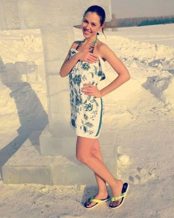 Хрещенське купання православних красунь (39 фото) – фото 31