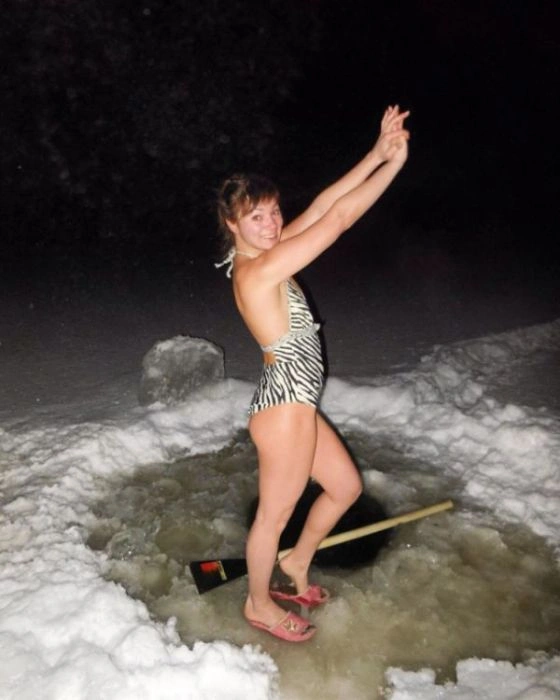 Хрещенське купання православних красунь (39 фото) – фото 36