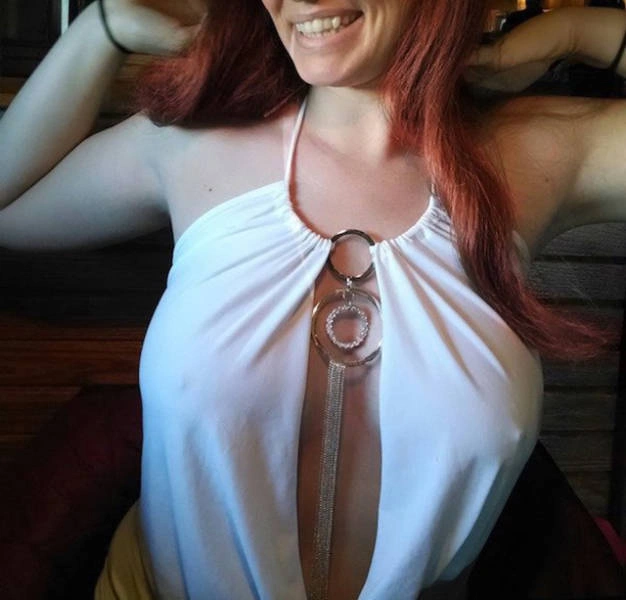 Дівчата без бюстгальтерів (51 фото) – фото 11