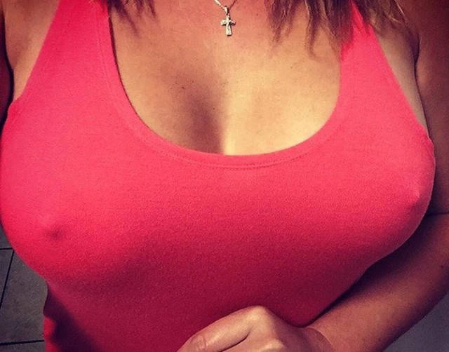 Дівчата без бюстгальтерів (51 фото) – фото 35