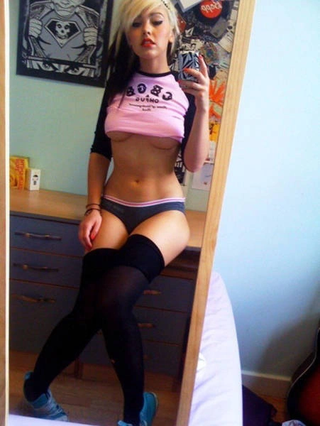 Дівчата без бюстгальтерів (51 фото) – фото 42