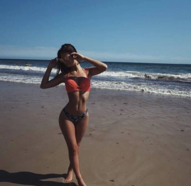 Дівчата з гарною талією (32 фото) – фото 7