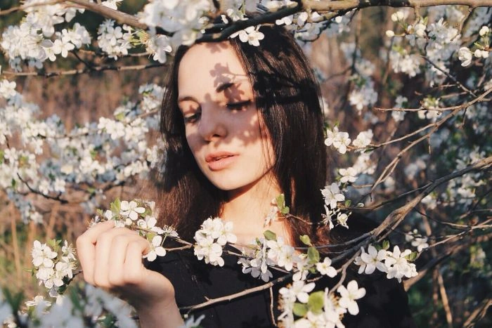 Героїня відео "Ніяких свят" Ася Петряєва завершила школу і розповіла про плани на майбутнє (6 фото)