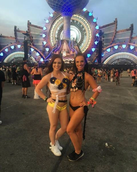 Дівчата музичного фестивалю Electric Daisy Carnival (37 фото)