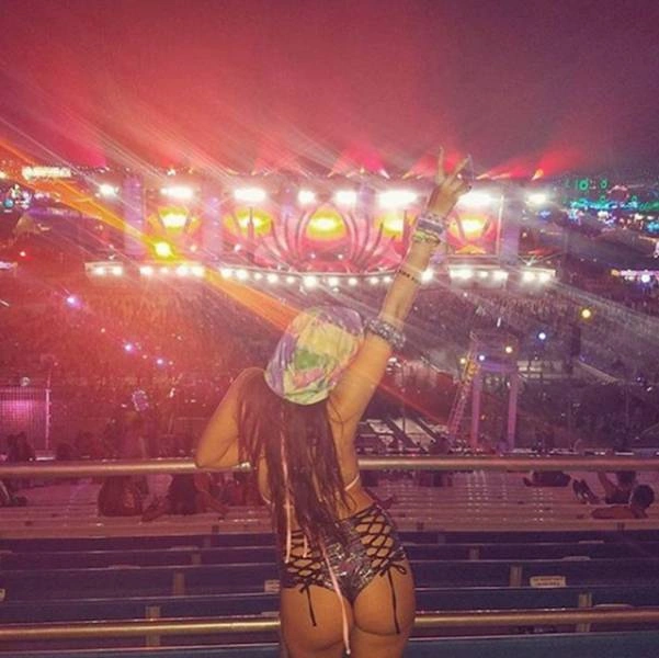 Дівчата музичного фестивалю Electric Daisy Carnival (37 фото)