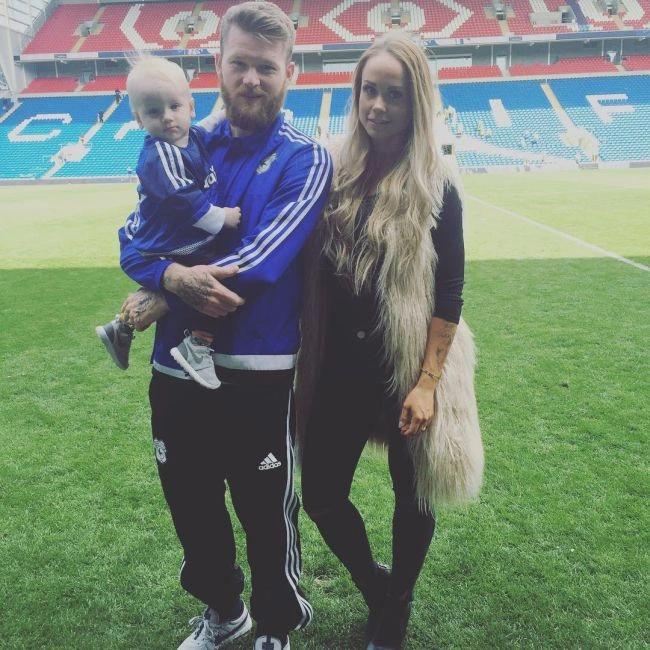 Кріс Йонасдоттір - чудова дружина капітана збірної Ісландії Арона Гуннарссона (11 фото) – фото 6