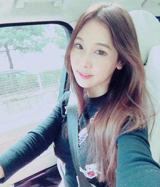 Вгадайте вік цієї дівчини (13 фото) – фото 7