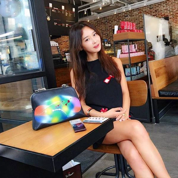 Вгадайте вік цієї дівчини (13 фото) – фото 8