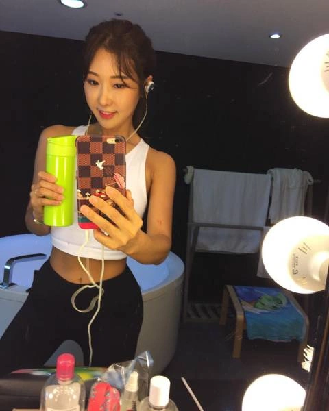 Вгадайте вік цієї дівчини (13 фото) – фото 9