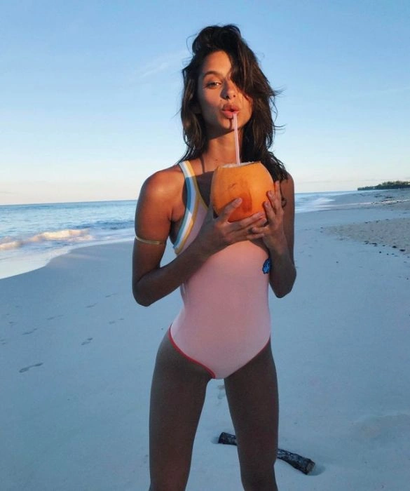 Чарівні дівчата в купальниках (32 фото) – фото 15