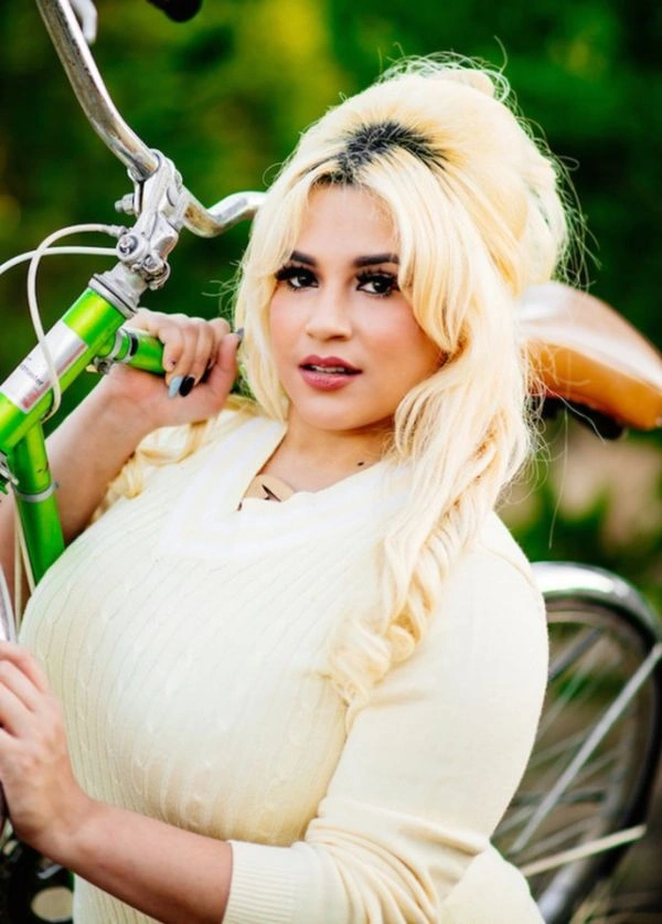 Фростіна Шейк - незвичайна балерина у бурлеск-шоу (14 фото) – фото 3