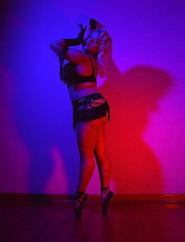 Фростіна Шейк - незвичайна балерина у бурлеск-шоу (14 фото) – фото 6