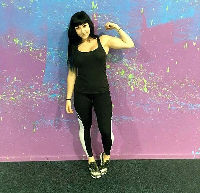 Дівчина перемогла анорексію за допомогою бодібілдингу (11 фото) – фото 6