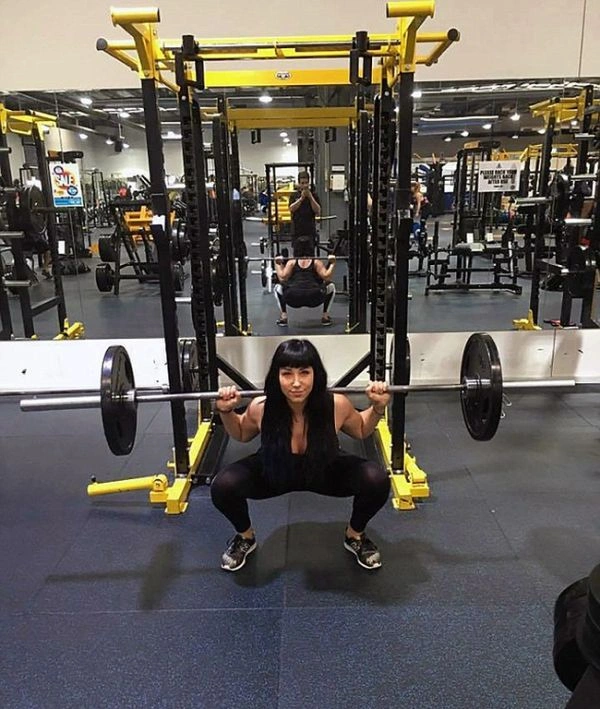 Дівчина перемогла анорексію за допомогою бодібілдингу (11 фото) – фото 7