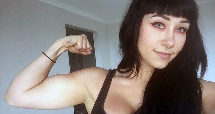 Дівчина перемогла анорексію за допомогою бодібілдингу (11 фото) – фото 9