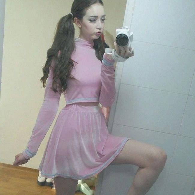 Британська студентка перетворилася на ляльку, але так і не знайшла хлопця (14 фото) – фото 11