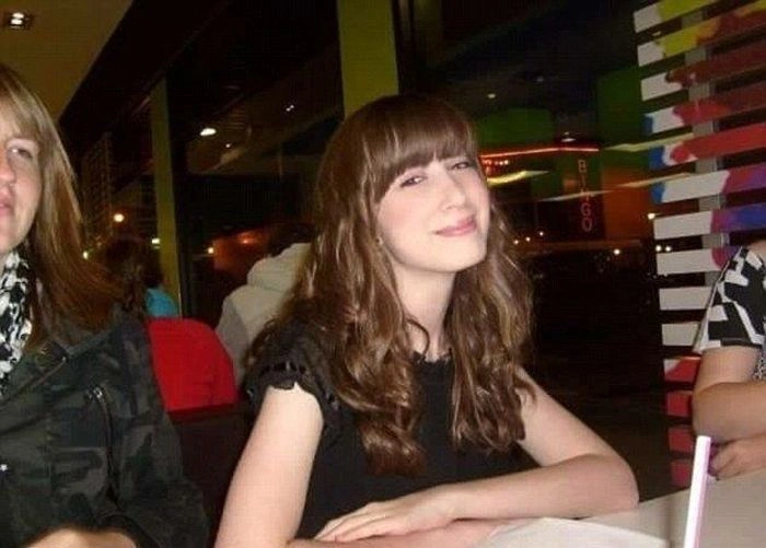 Британська студентка перетворилася на ляльку, але так і не знайшла хлопця (14 фото) – фото 14