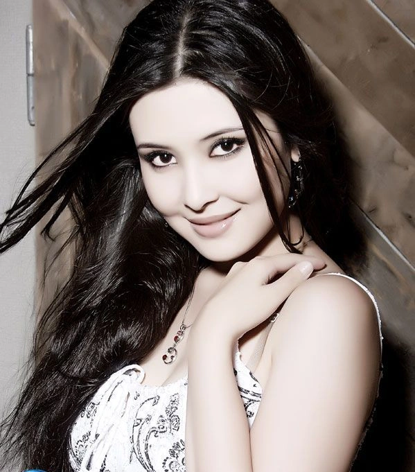 Топ-28 найкрасивіших узбечок (28 фото) – фото 14