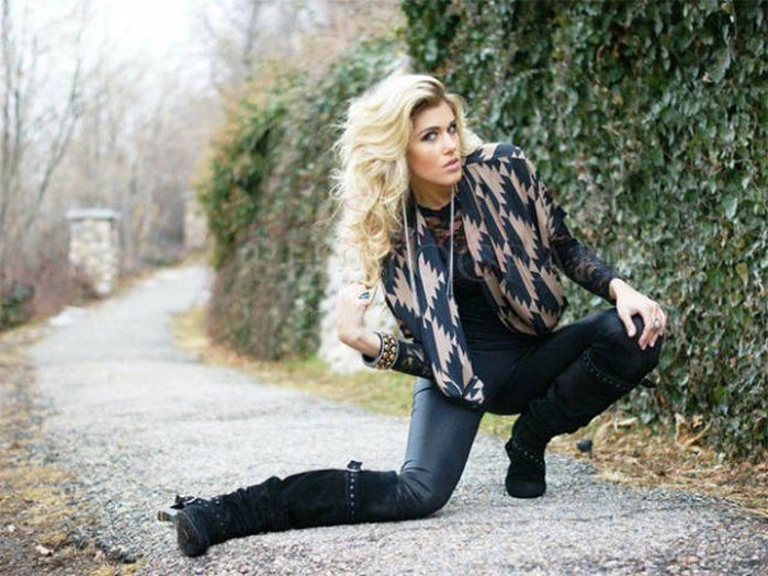 Дивні пози фотомоделей (49 фото)