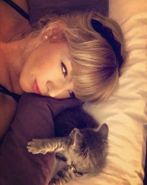 Кейтра Джейн - подвійник Тейлор Свіфт (20 фото) – фото 12