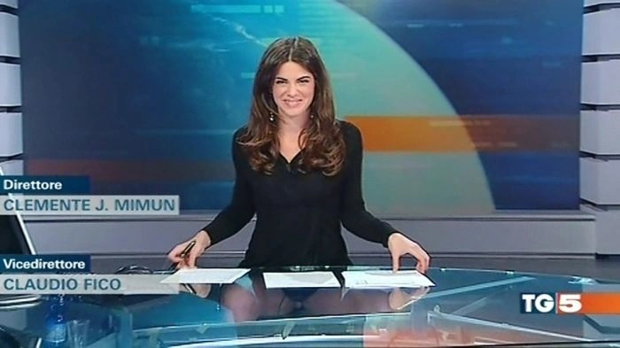 У Італії новини поєднали з показом нижньої білизни ведучих (6 фото + відео) – фото 4